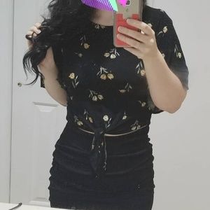 👑 Elodie Size S Tie Front Crop Top Flowy Sleeves